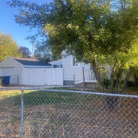 ווסט ואלי סיטי Cute Entire Small House With Large Yard! Pets Welcome! מראה חיצוני תמונה