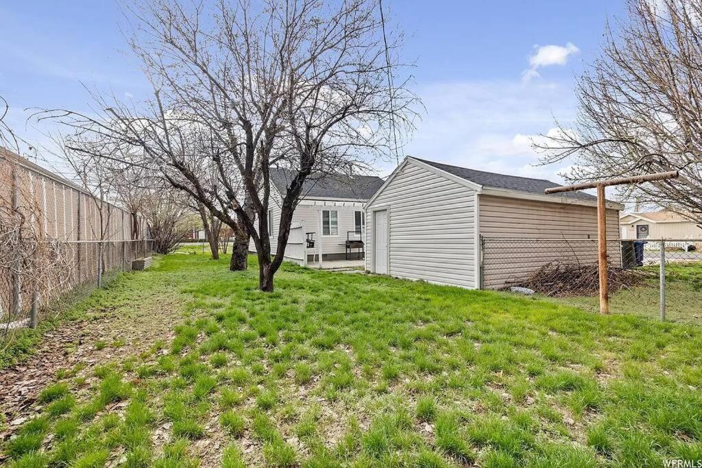 ווסט ואלי סיטי Cute Entire Small House With Large Yard! Pets Welcome! מראה חיצוני תמונה
