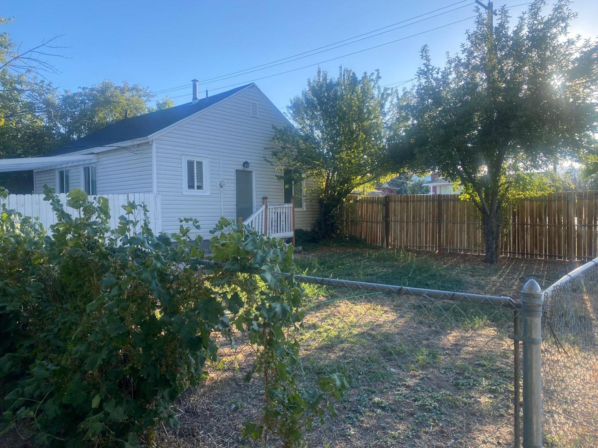ווסט ואלי סיטי Cute Entire Small House With Large Yard! Pets Welcome! מראה חיצוני תמונה
