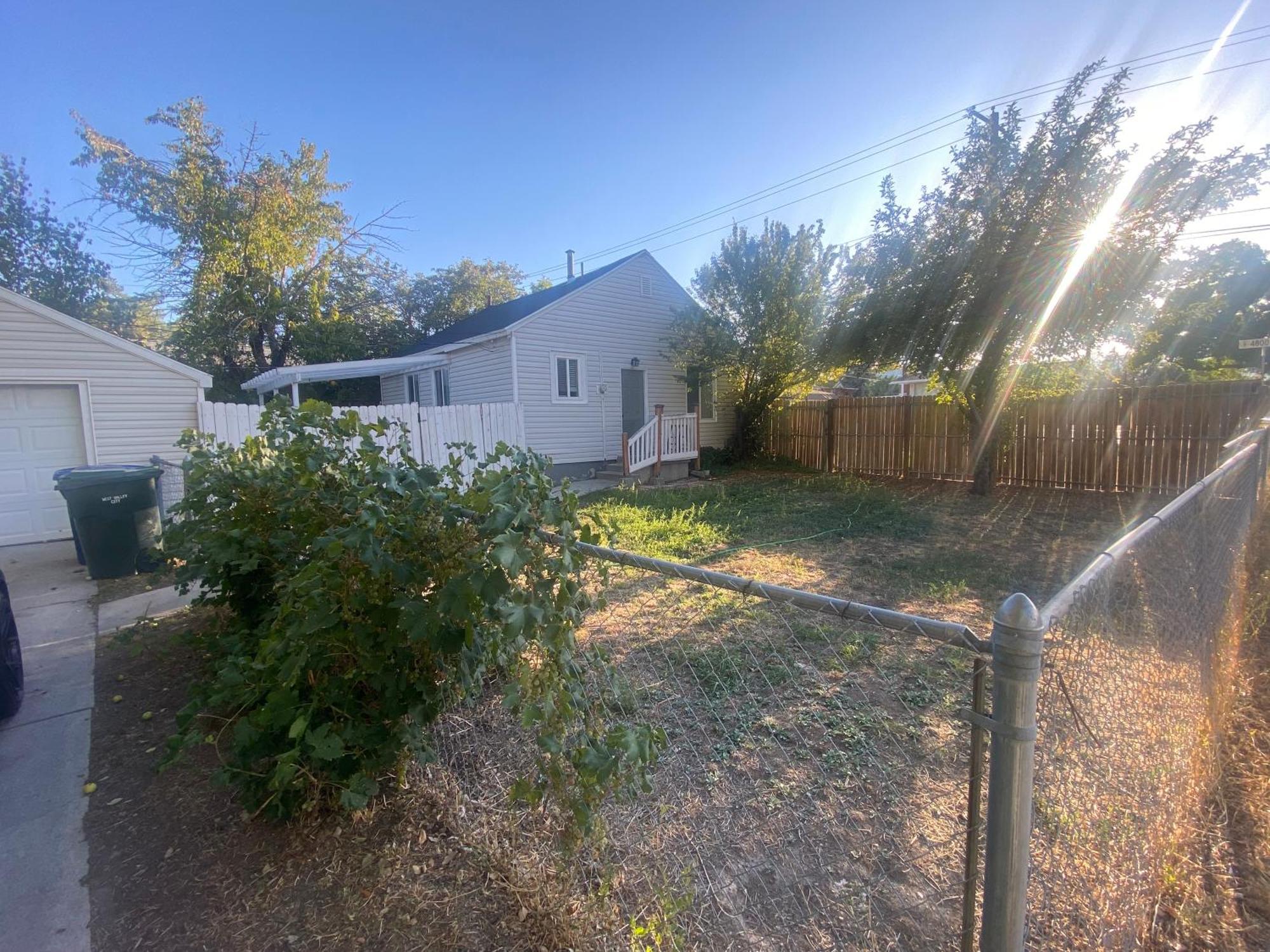 ווסט ואלי סיטי Cute Entire Small House With Large Yard! Pets Welcome! מראה חיצוני תמונה