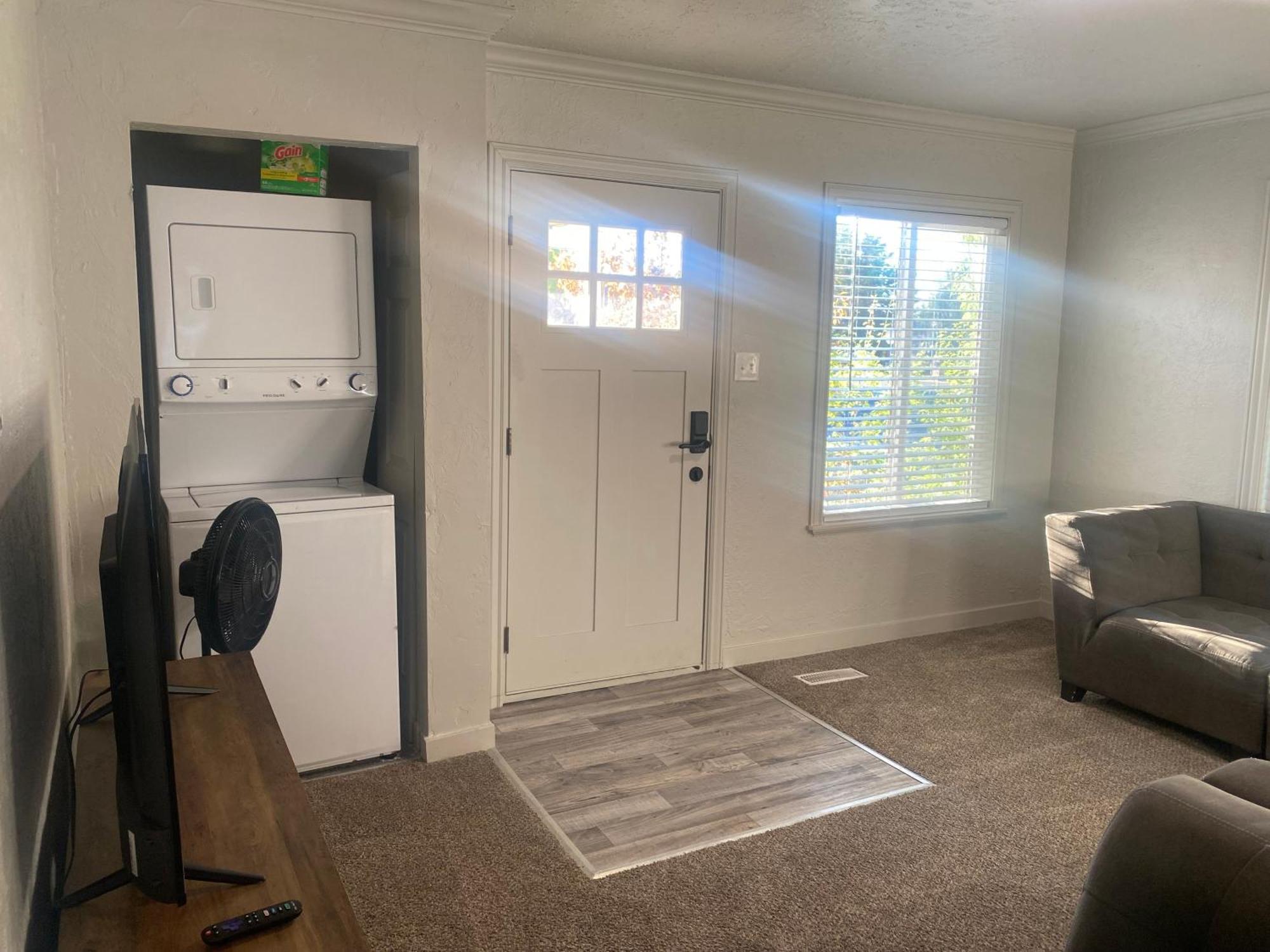 ווסט ואלי סיטי Cute Entire Small House With Large Yard! Pets Welcome! מראה חיצוני תמונה