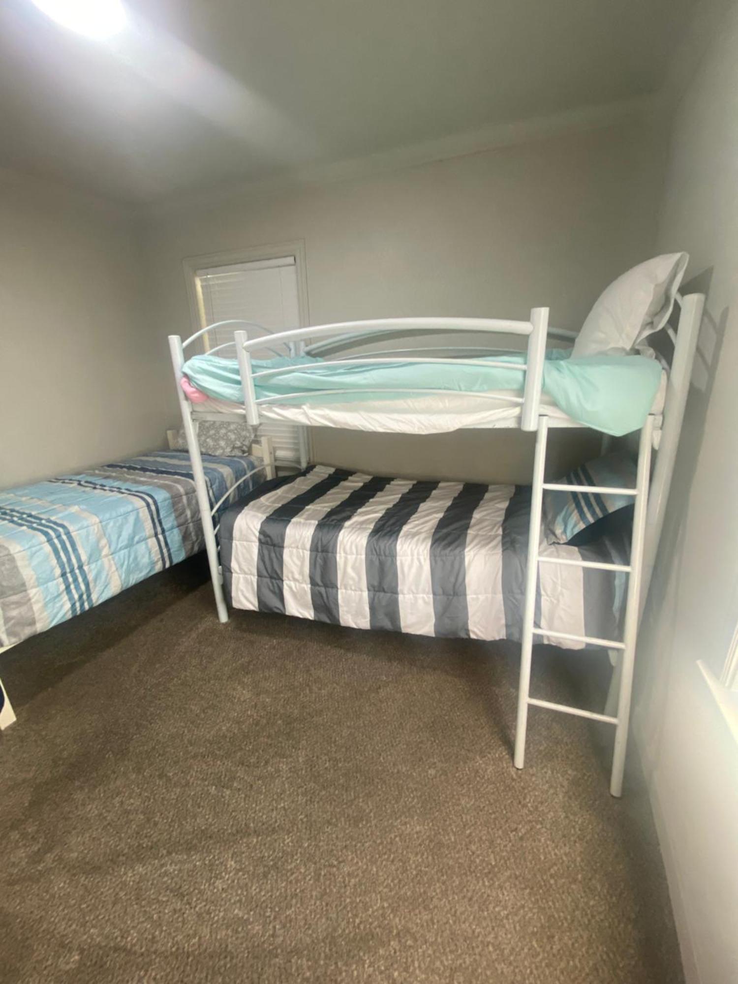 ווסט ואלי סיטי Cute Entire Small House With Large Yard! Pets Welcome! מראה חיצוני תמונה