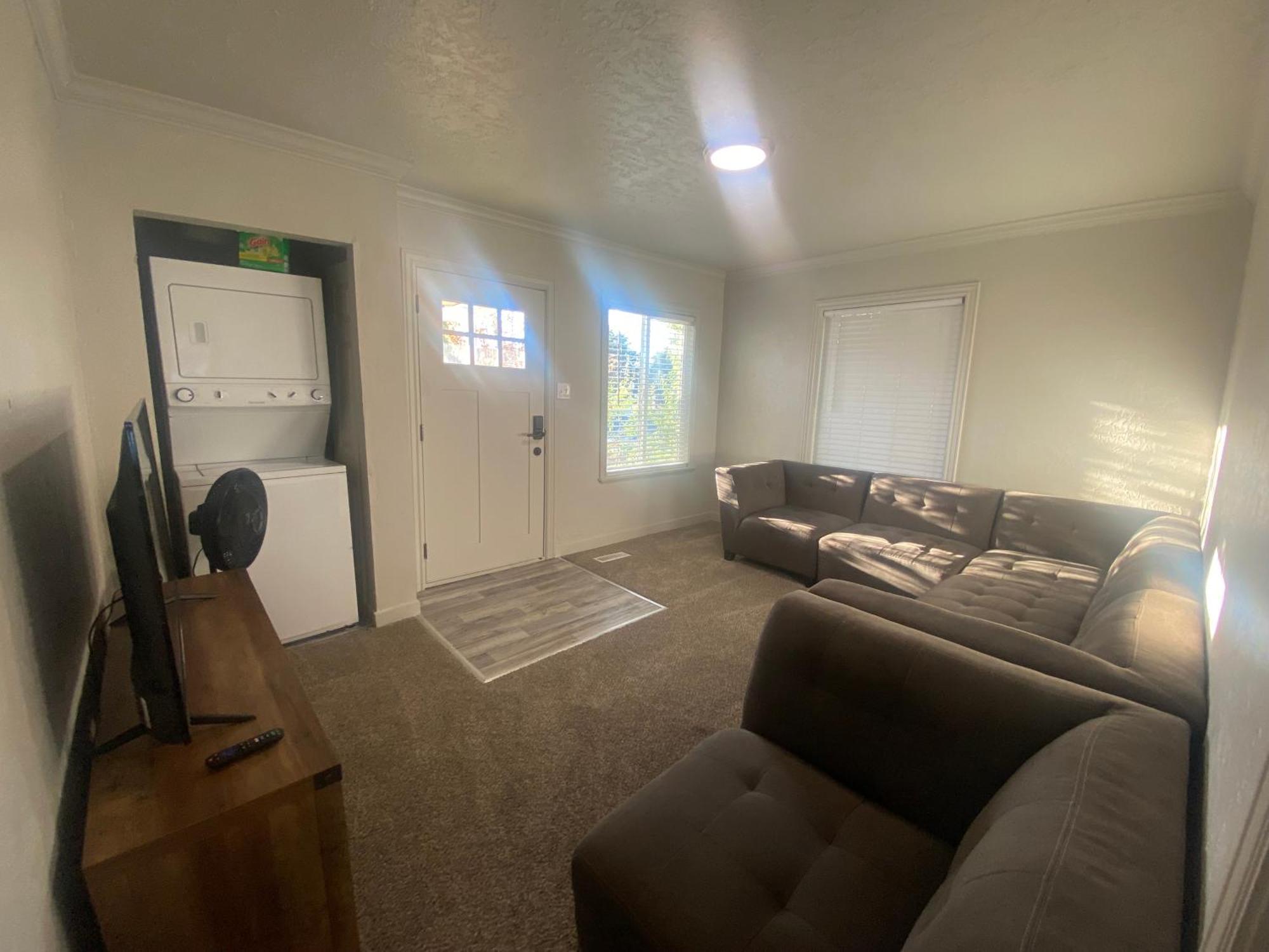 ווסט ואלי סיטי Cute Entire Small House With Large Yard! Pets Welcome! מראה חיצוני תמונה